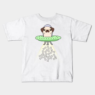 Funny pug dog is flying a ufo Kids T-Shirt